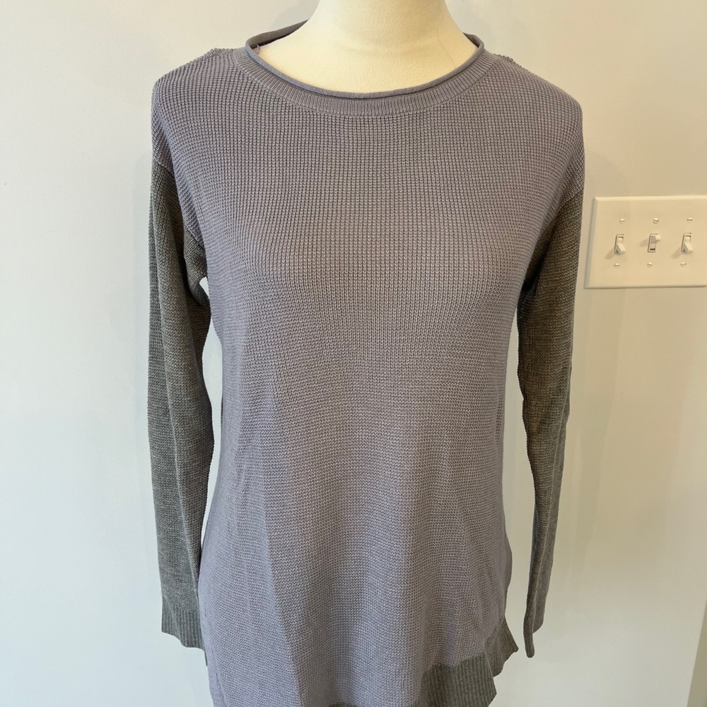 Vince Camuto lavender and Gray Long Sleeve Top size small asymmetrical